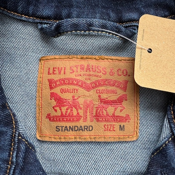 NWT Levi's Men’s Denim Trucker Jacket Button Standard Fit Medium Blue NEW - Picture 2 of 4